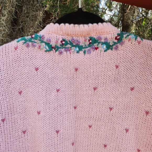 Vintage Embroidered by Hand sweetheart sweater - Picture 9 of 10